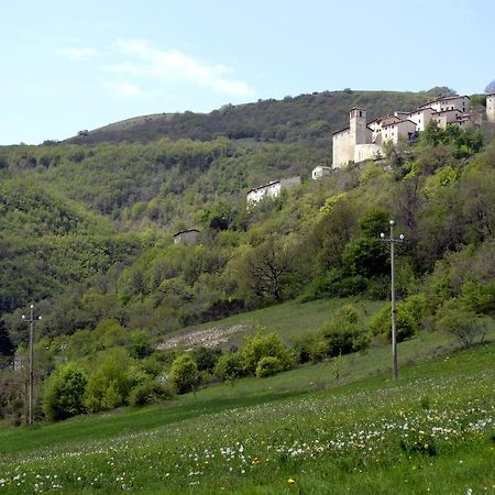 Appartamento Castello Di Cammoro Sellano Extérieur photo