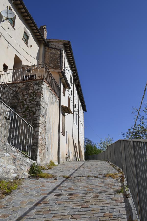 Appartamento Castello Di Cammoro Sellano Extérieur photo