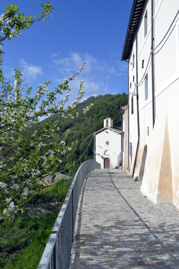 Appartamento Castello Di Cammoro Sellano Extérieur photo