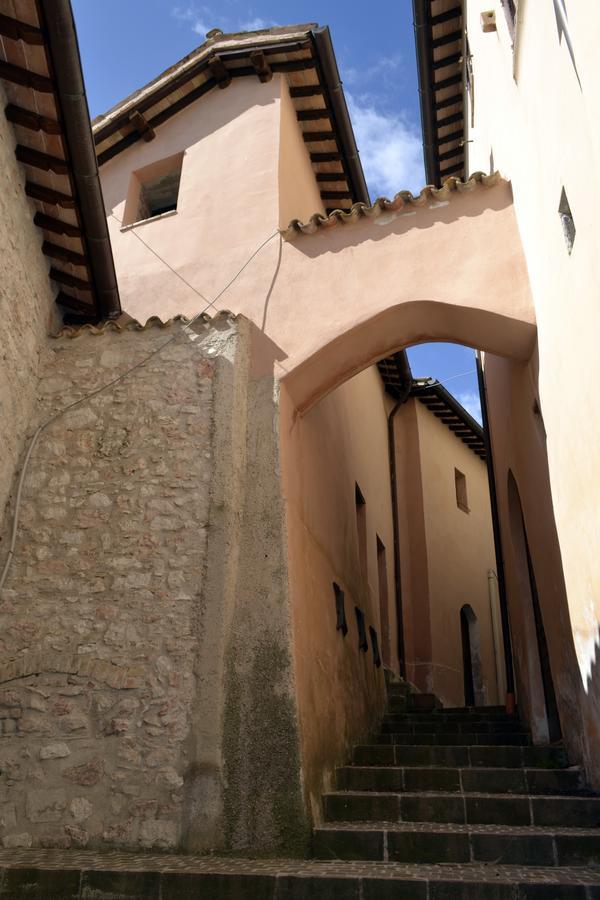 Appartamento Castello Di Cammoro Sellano Extérieur photo